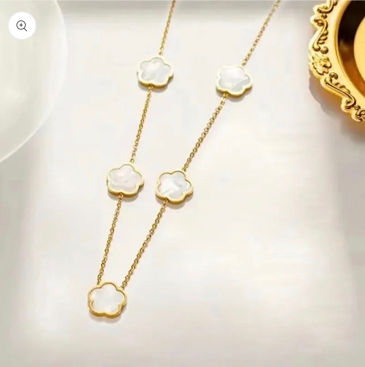 L479 collar de tréboles blanco