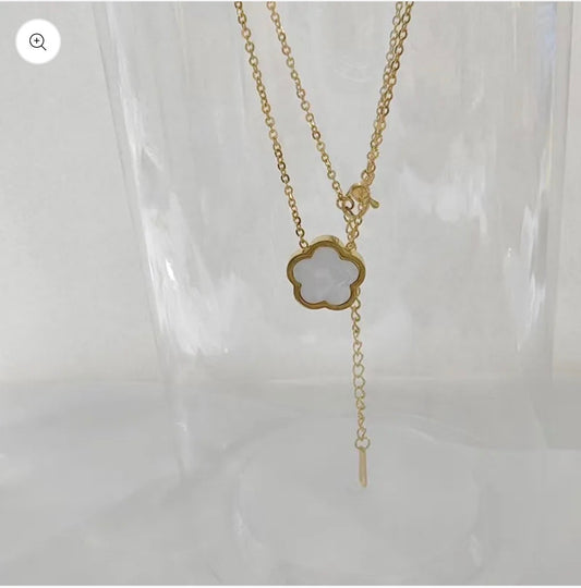 L248 collar de trébol blanco